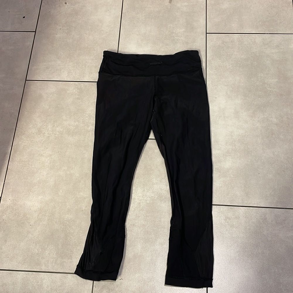 Lululemon Athletica woman’s black Capri - Picture 2 of 10